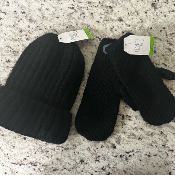 Cozy Black Mittens and Beanie SET! - Picture 1 of 9